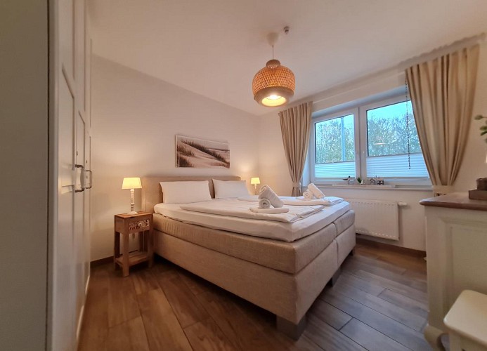Schlafzimmer 1